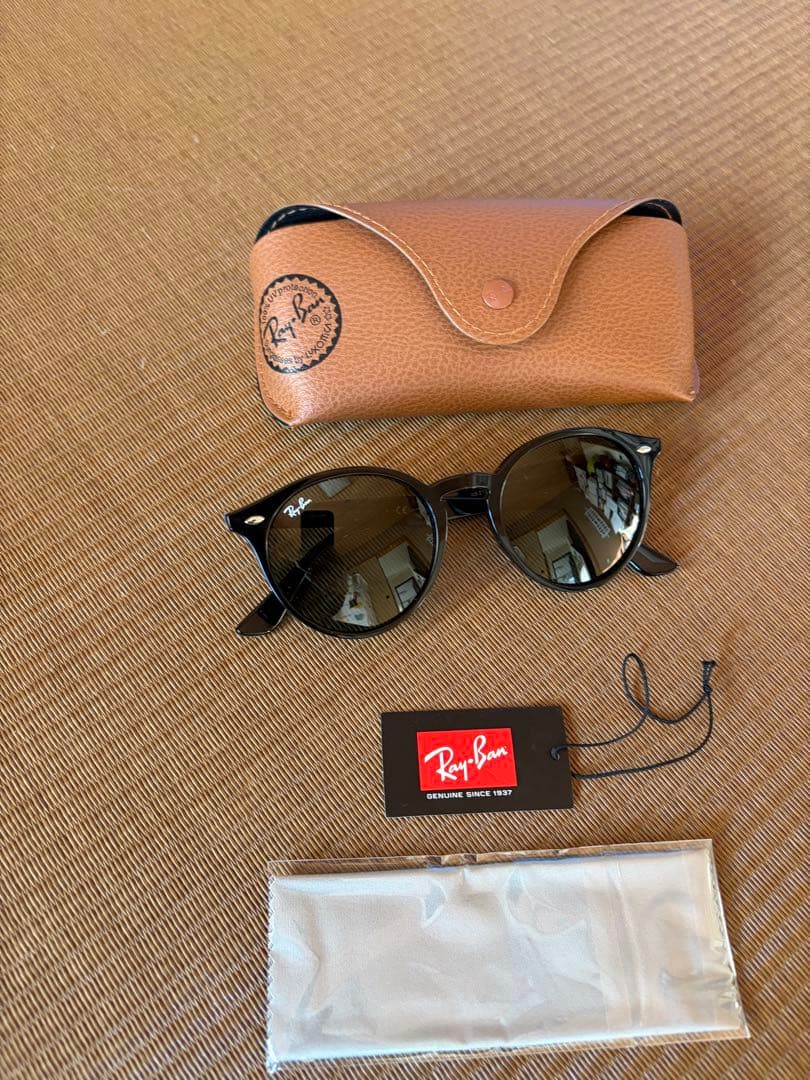 レイバン　ラウンド型サングラス　RB2180F　ブラック