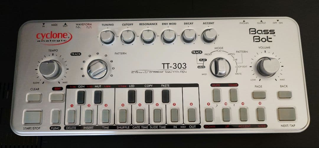 Cyclone TT-303 アナログシンセ　 TB-303