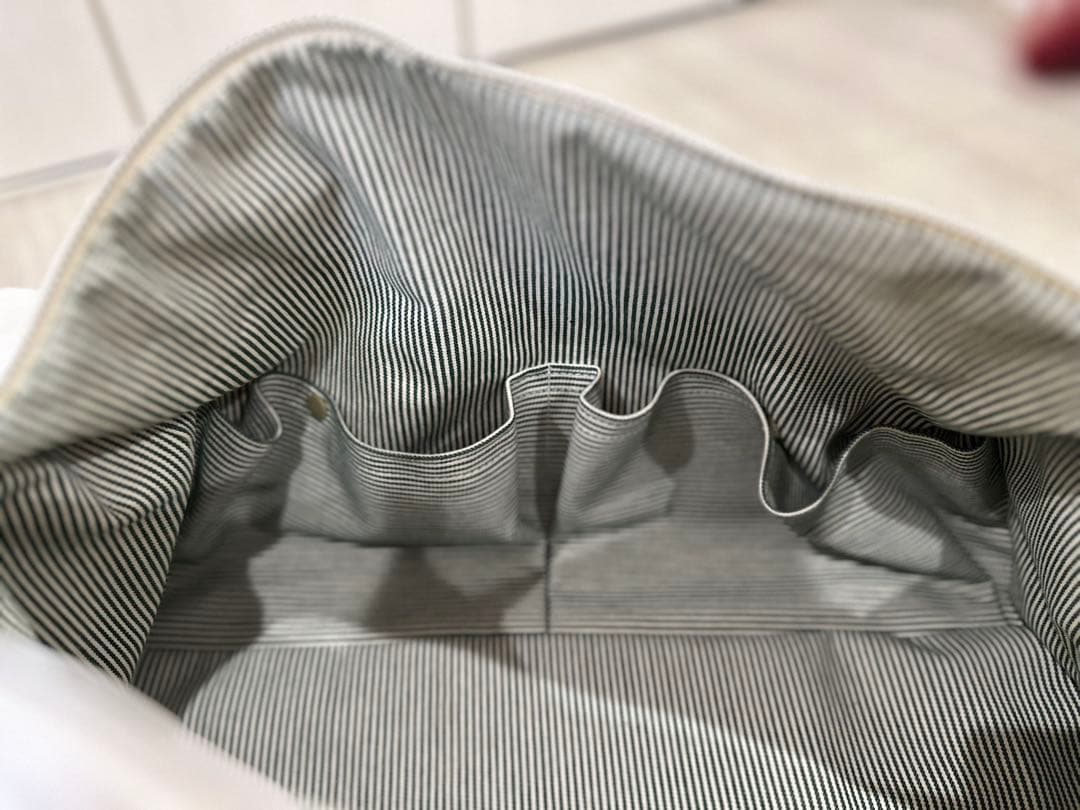 トラベルボストンバック　スポーツ、白色、デニムリメイクバック、パッチワークラグ