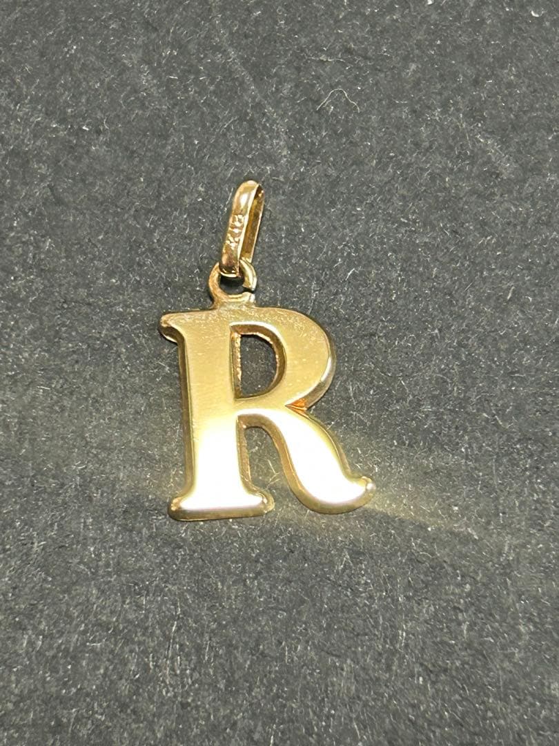 K18ゴールド　アルファベットRチャーム 約2.5cm