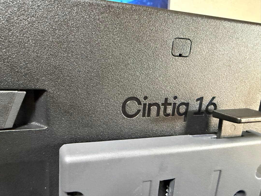 Wacom Cintiq 16 DTK168K4C スタンド付き