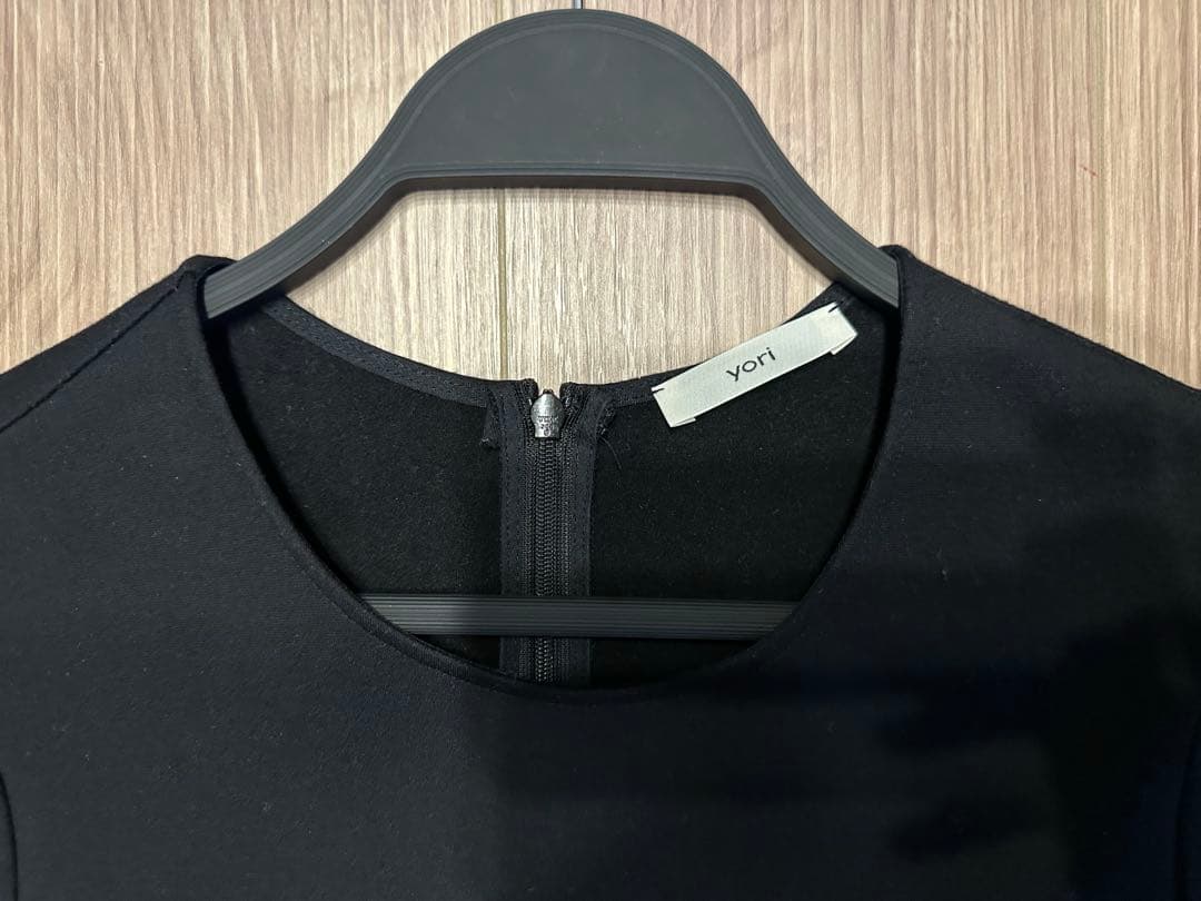 【美品】　YORI ぬくぬくヘムフリルブラウス　黒