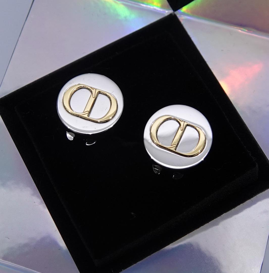 【ディオール】CD ボタンカバー