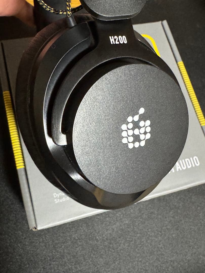ヘッドホン adam audio H200