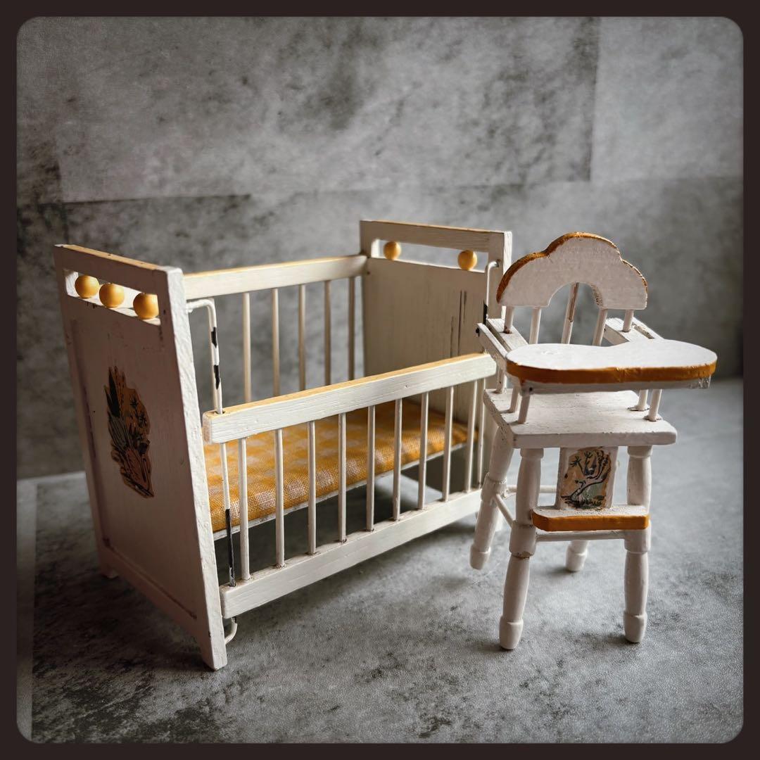 オールドヴィンテージ ベビーベッドとベビーチェア ベビービスクドール2体のセット