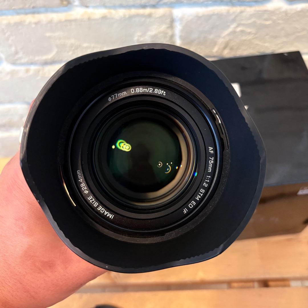 VILTROX AF 75mm F1.2 Xマウントレンズ