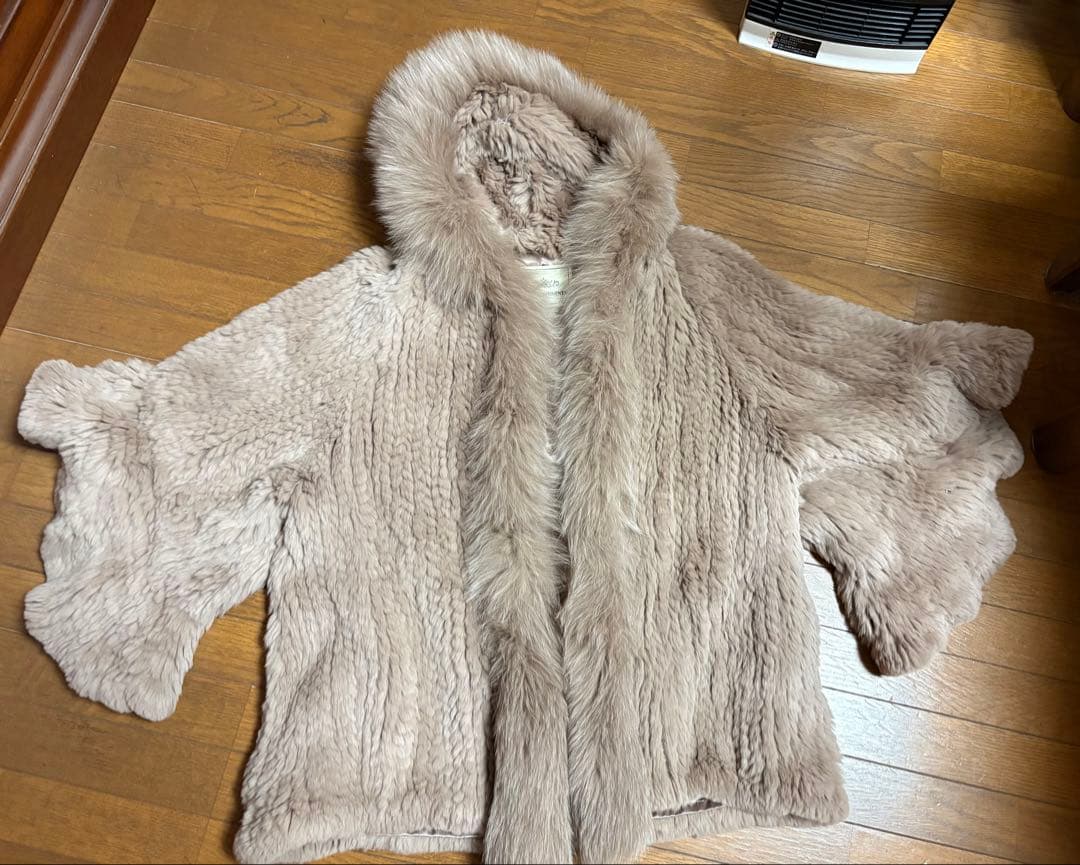 週末セール！グレースコンチネンタル　フード付きベージュファーコート