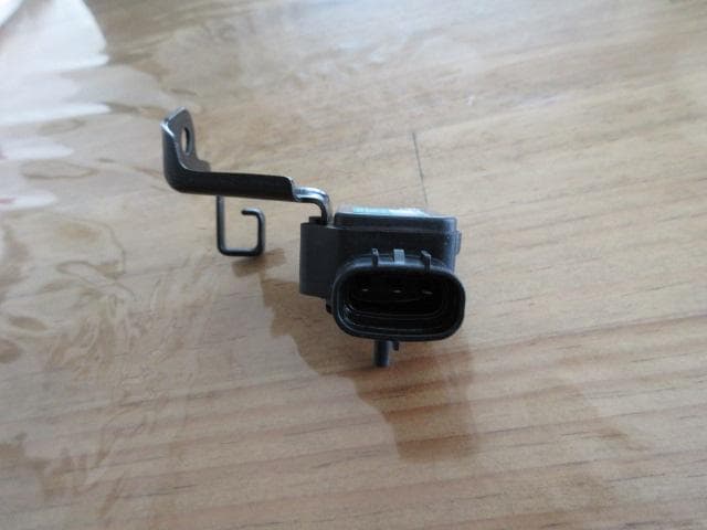 T 実動外し JZA70 ターボプレッシャーセンサー