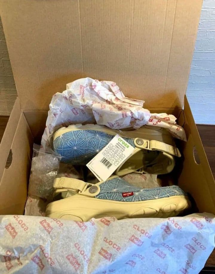 crocs Levi's × Crocs Terrain Clog 26