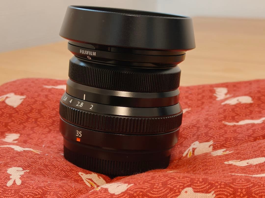 FUJIFILM XF35mm F2 R WR メタルフード、クロス付き
