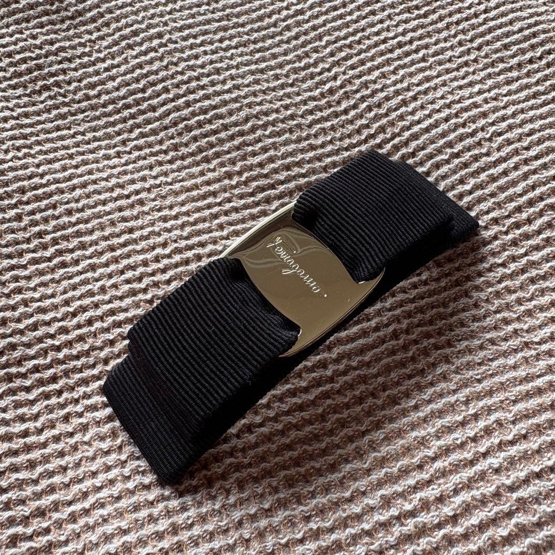 サルヴァトーレフェラガモ　ヴァラリボン　バレッタ　ブラック