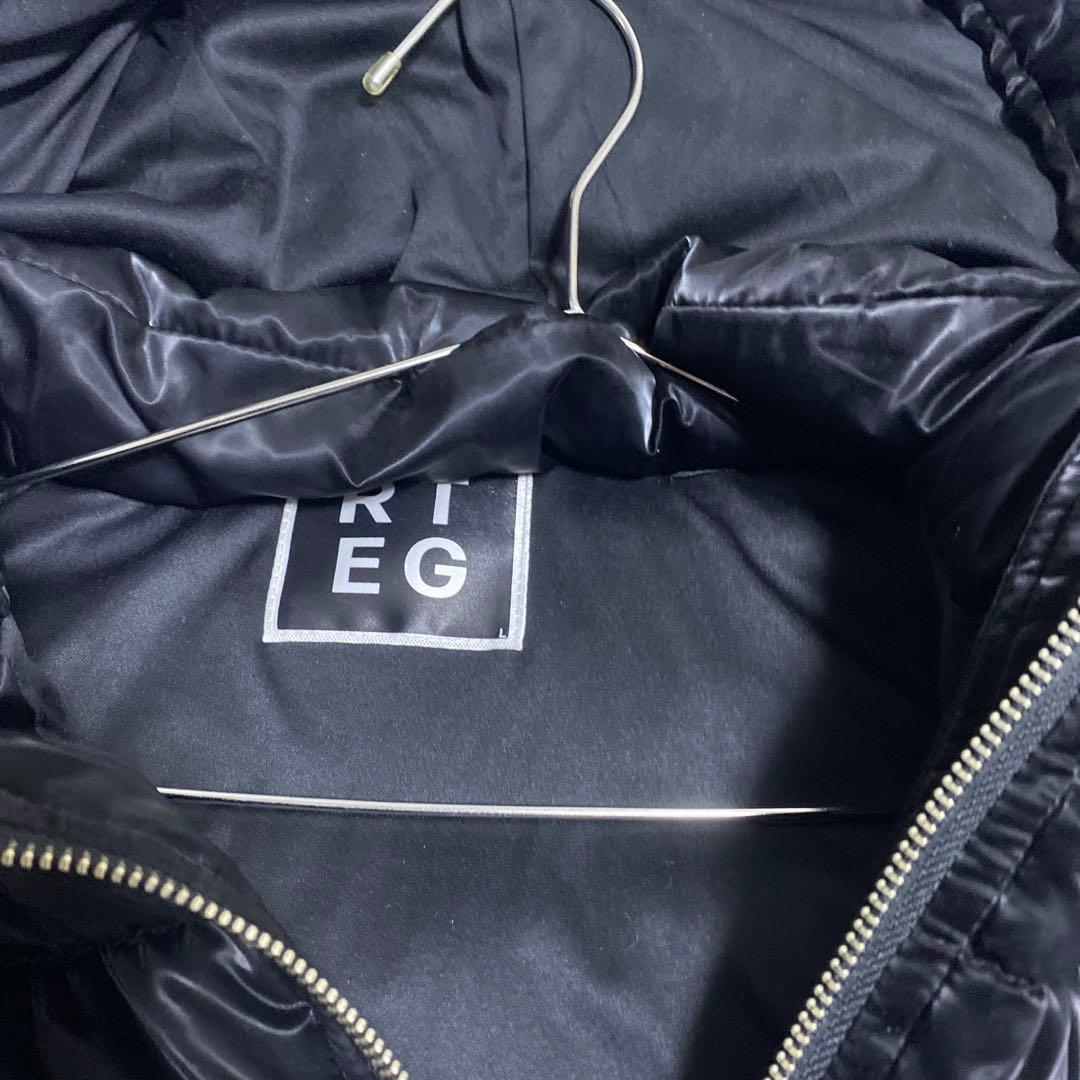 フード付きブラックダウンベスト