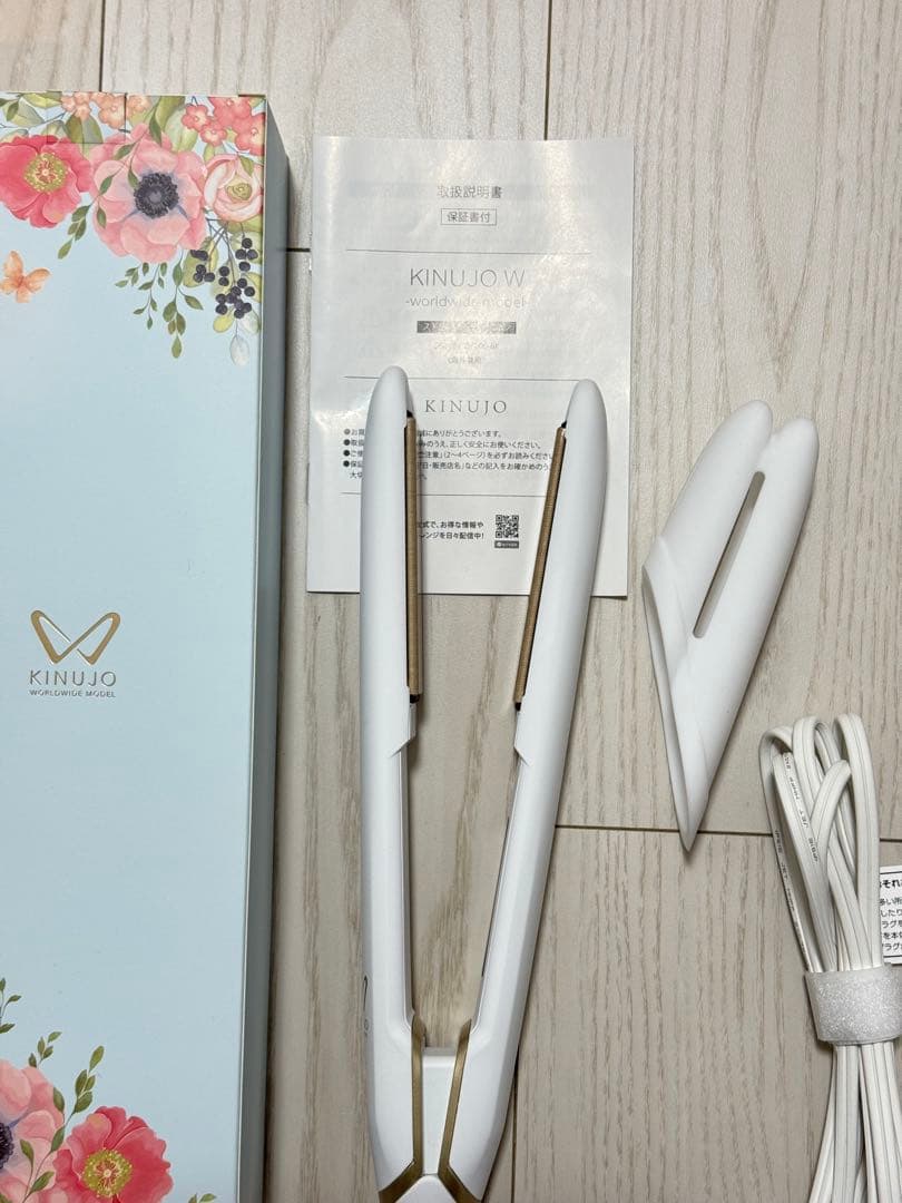 美品⭐️ KINUJO DS200 ストレートヘアアイロン ホワイト 絹女