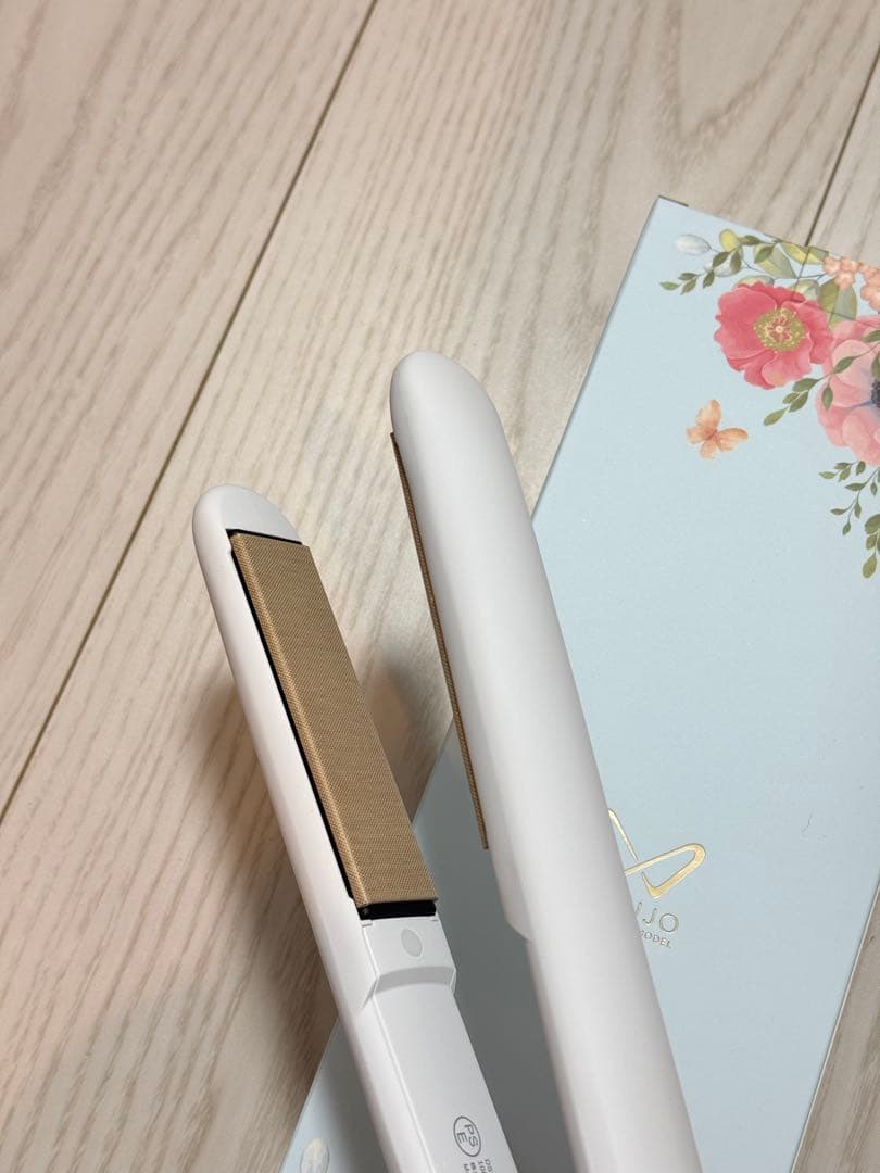 美品⭐️ KINUJO DS200 ストレートヘアアイロン ホワイト 絹女