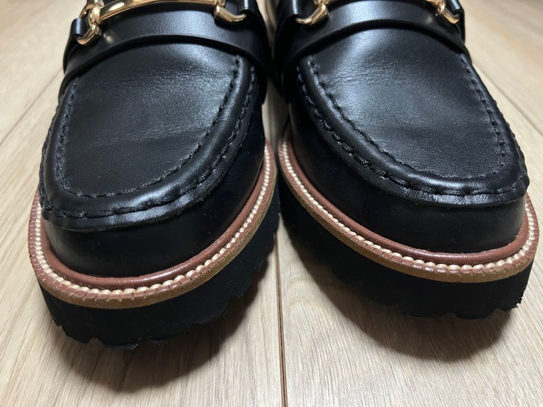 yuu　Mazell ブラック ローファー ゴールドバックル 23.5