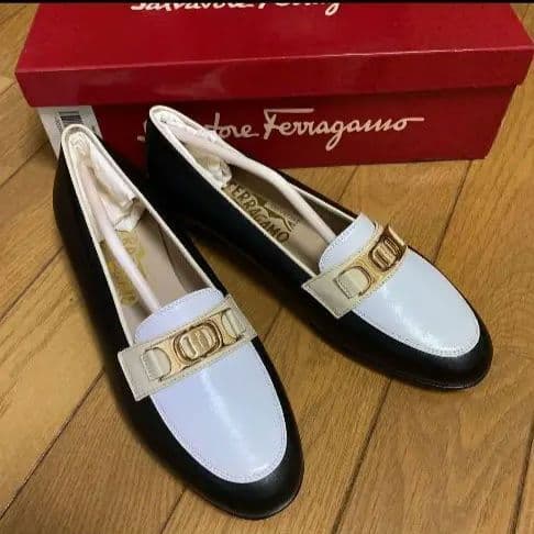 Salvatore Ferragamo ローファー ホワイト/ブラック