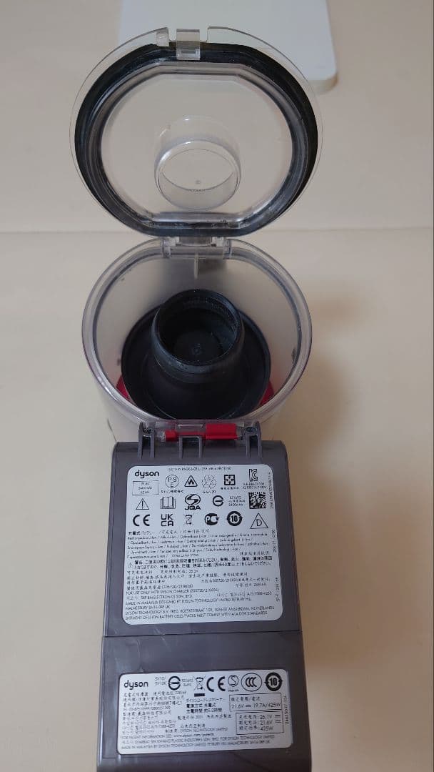 ど*な様 【純正スタンド付き】Dyson V8slim fluffy＋【掃除機】