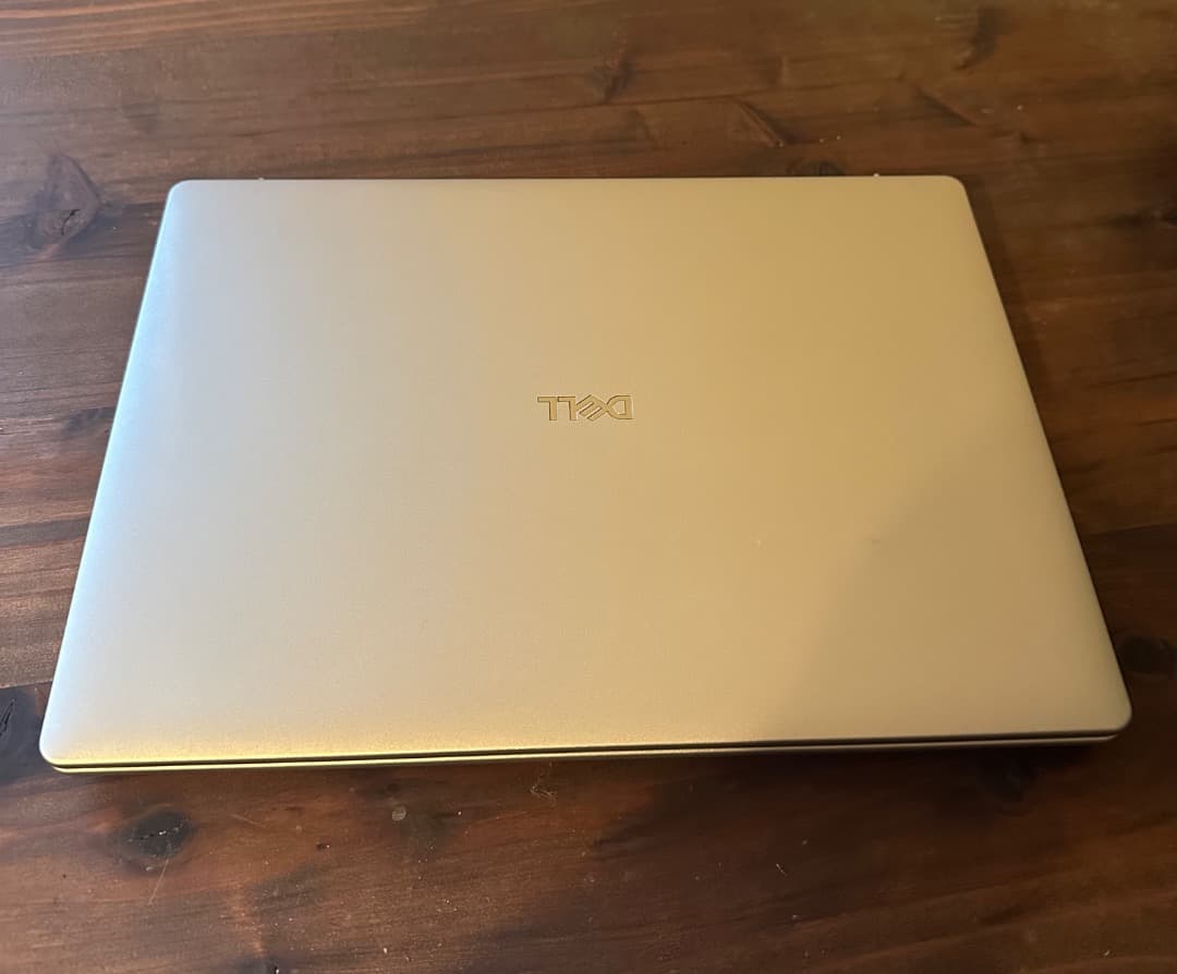 未使用に近い Dell 14 Core i3 8GBメモリ 512GB SSD