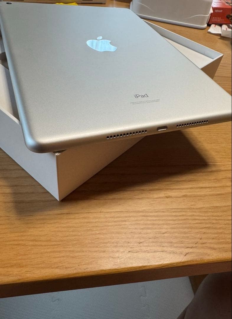 Apple iPad 第9世代　シルバー
