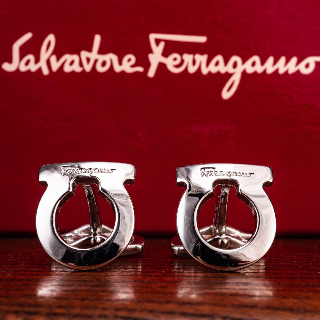 箱有 フェラガモ FERRAGAMO 特別な日のためのガンチーニ カフスボタン