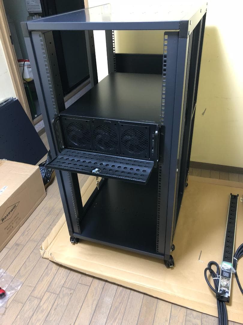 サーバーラック 19インチ 24U サンワ製 棚板・PDU【引き取り限定・大阪】