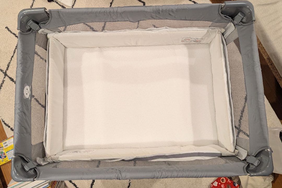 美品 Aprica 折り畳みベビーベッド ココネルエアー