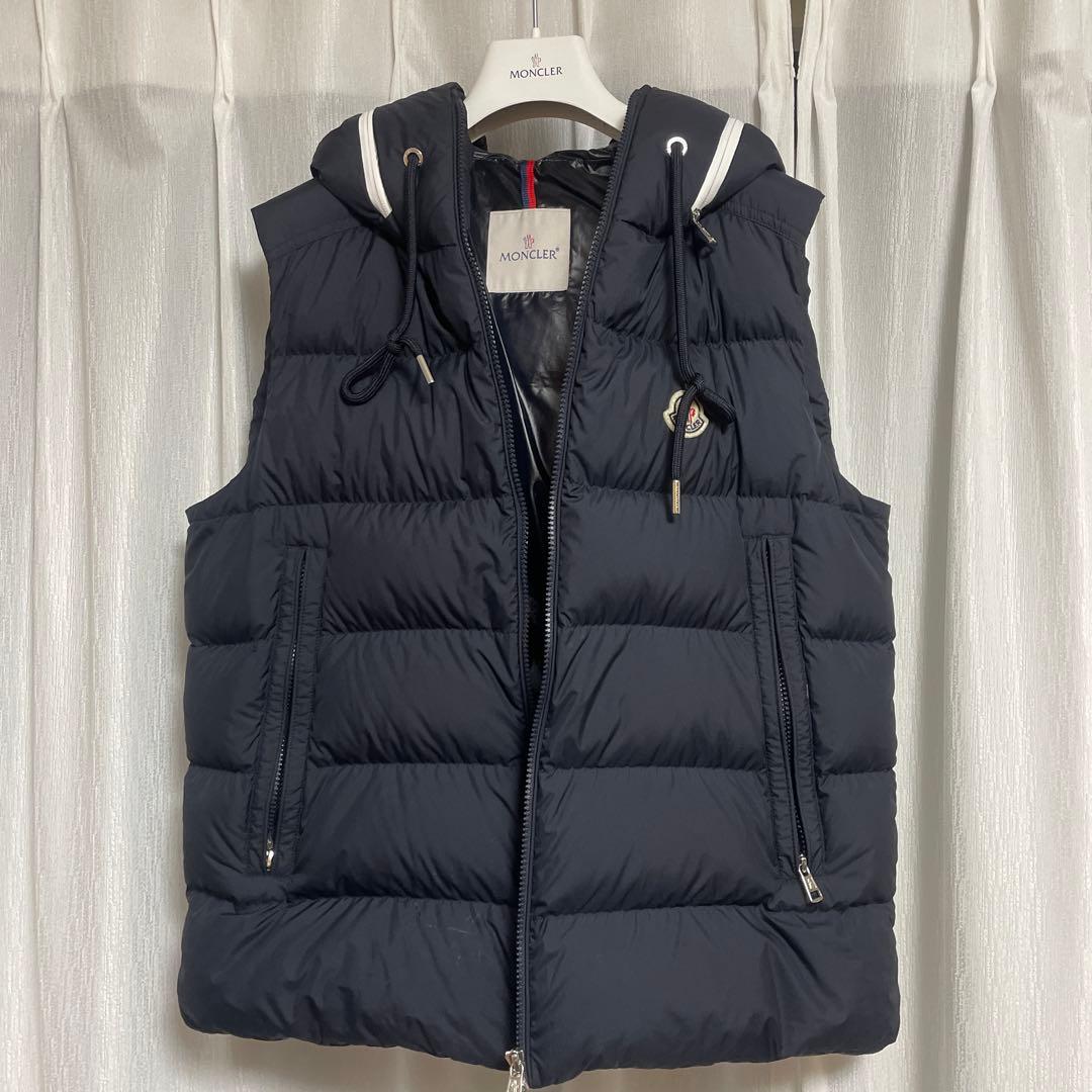 MONCLER ネイビー ダウンベスト フード付き