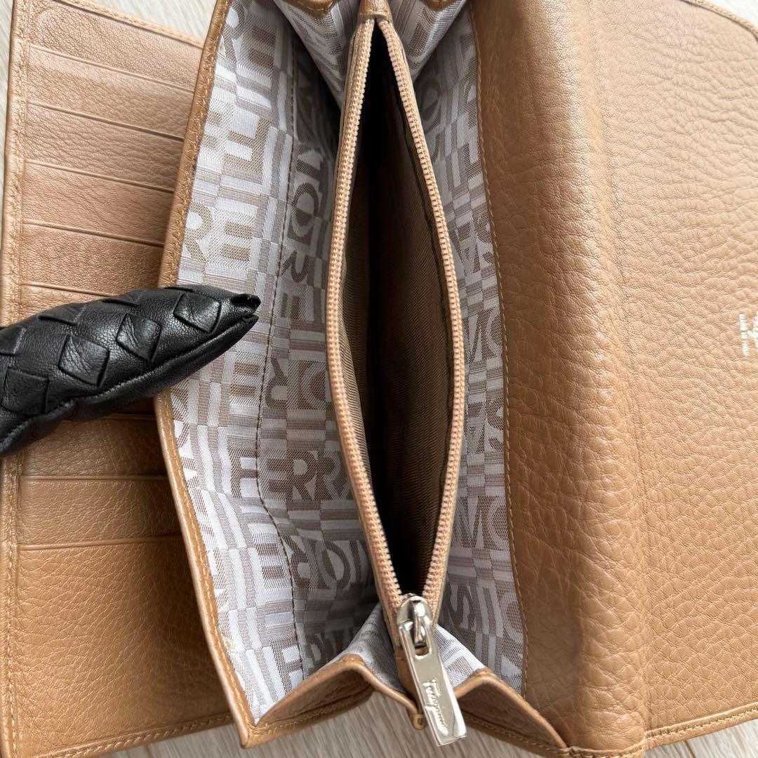 【高級】 サルヴァトーレ フェラガモ レザー 長財布 ブラウン ガンチーニ 金具