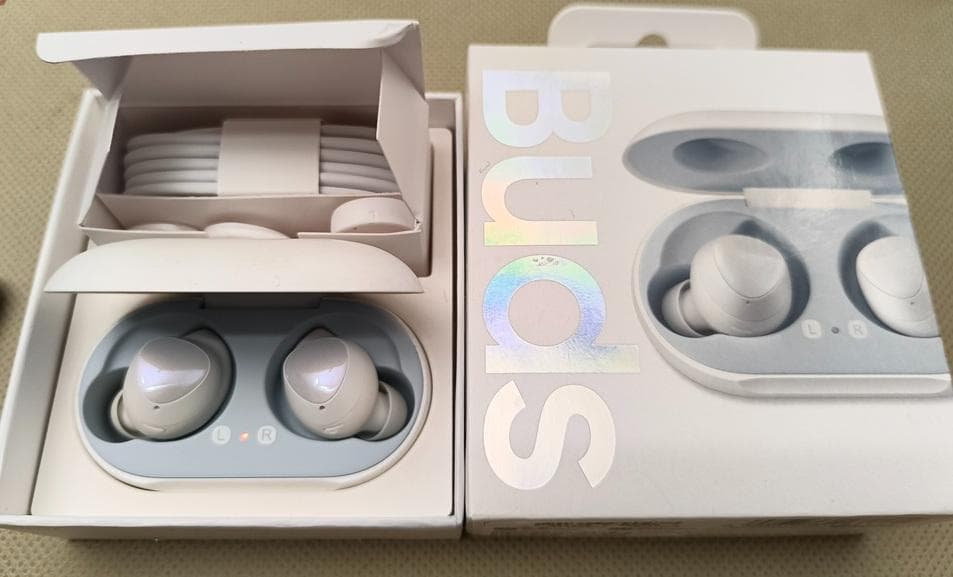 Galaxy S10+ SC-04L SIMロック解除（Budsおまけ）