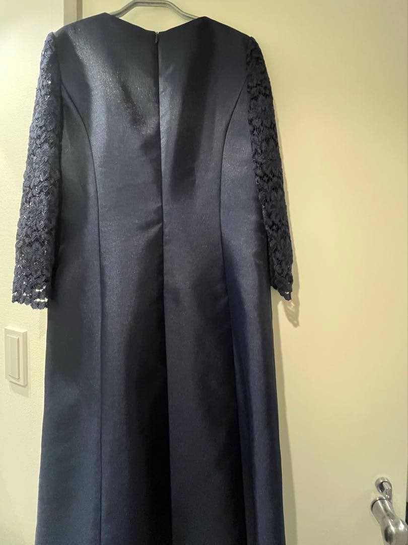 東京ソワール　光沢ネイビーロングドレス