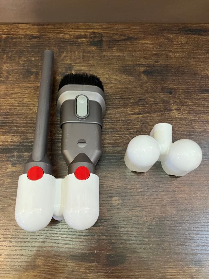 Dyson V10（SV12）コードレスクリーナー アタッチメント多数付き