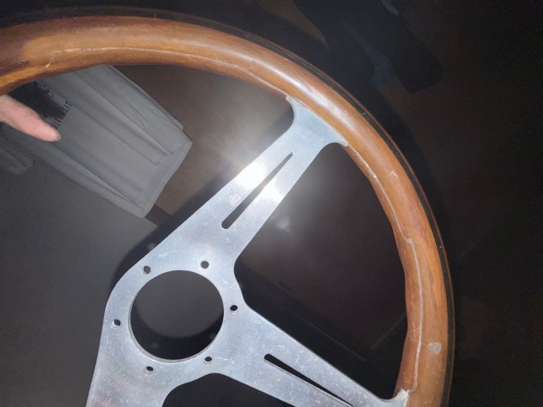 ウッドと金属の3スポークステアリング