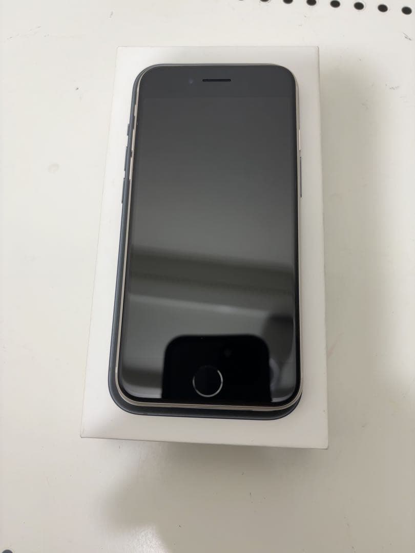 早い者勝ち　[SIMフリー]Apple iPhone se3 65GB