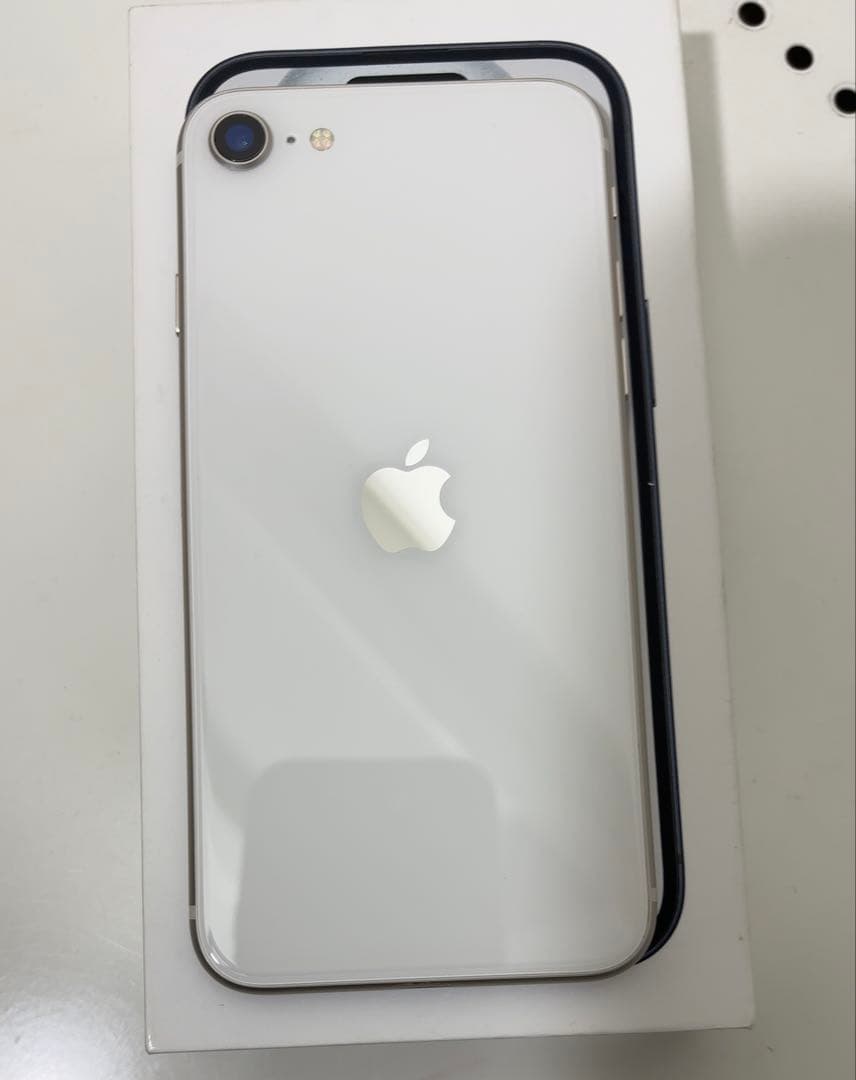 早い者勝ち　[SIMフリー]Apple iPhone se3 65GB