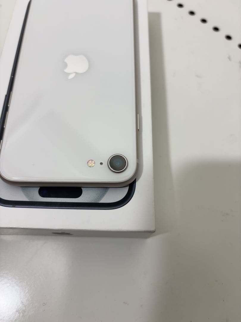 早い者勝ち　[SIMフリー]Apple iPhone se3 65GB