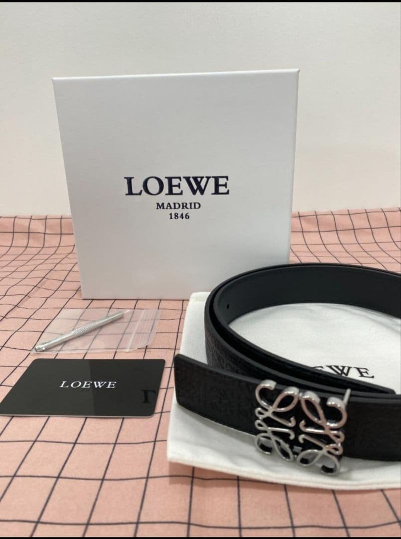 ロエベ　レザーベルト　銀色金具　90ｃｍ