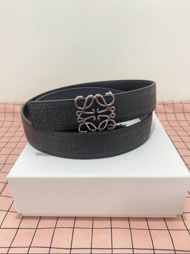 ロエベ　レザーベルト　銀色金具　90ｃｍ