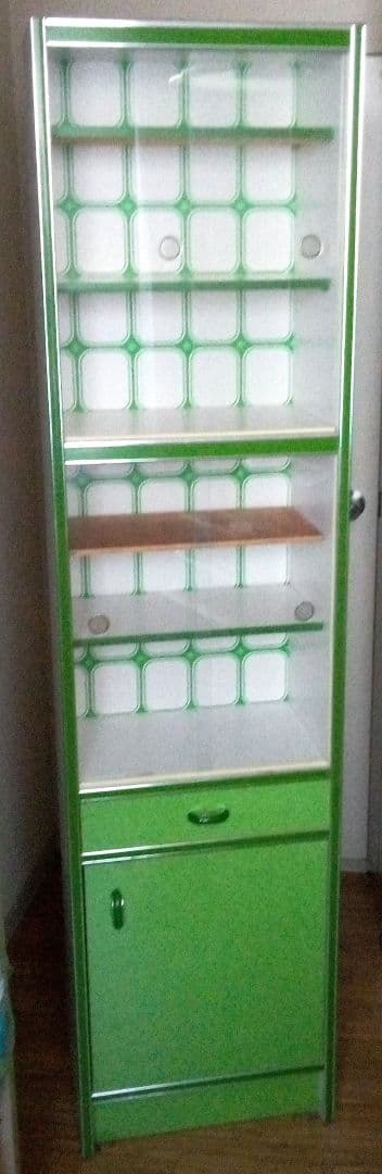 昭和レトロ 緑と白の木製キッチン収納キャビネット