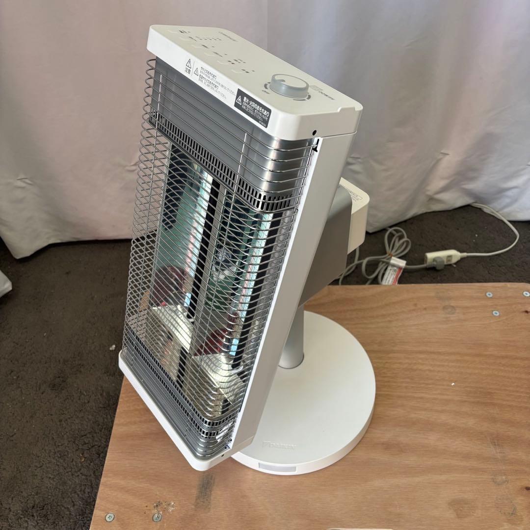 18　ダイキン　セラムヒート　ERFT11XS　 暖房機器　遠赤外線　首振り