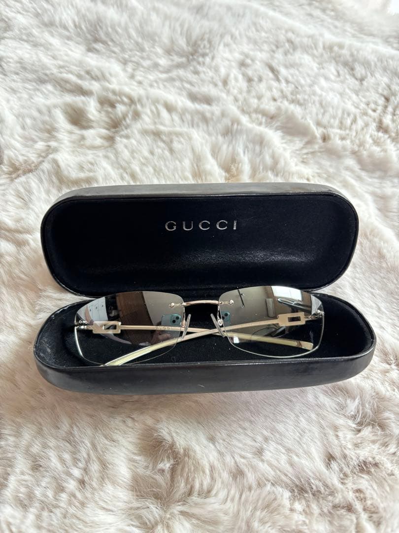 ♡お値下げしました♡【GUCCI 】シルバー サングラス　 ケース付き