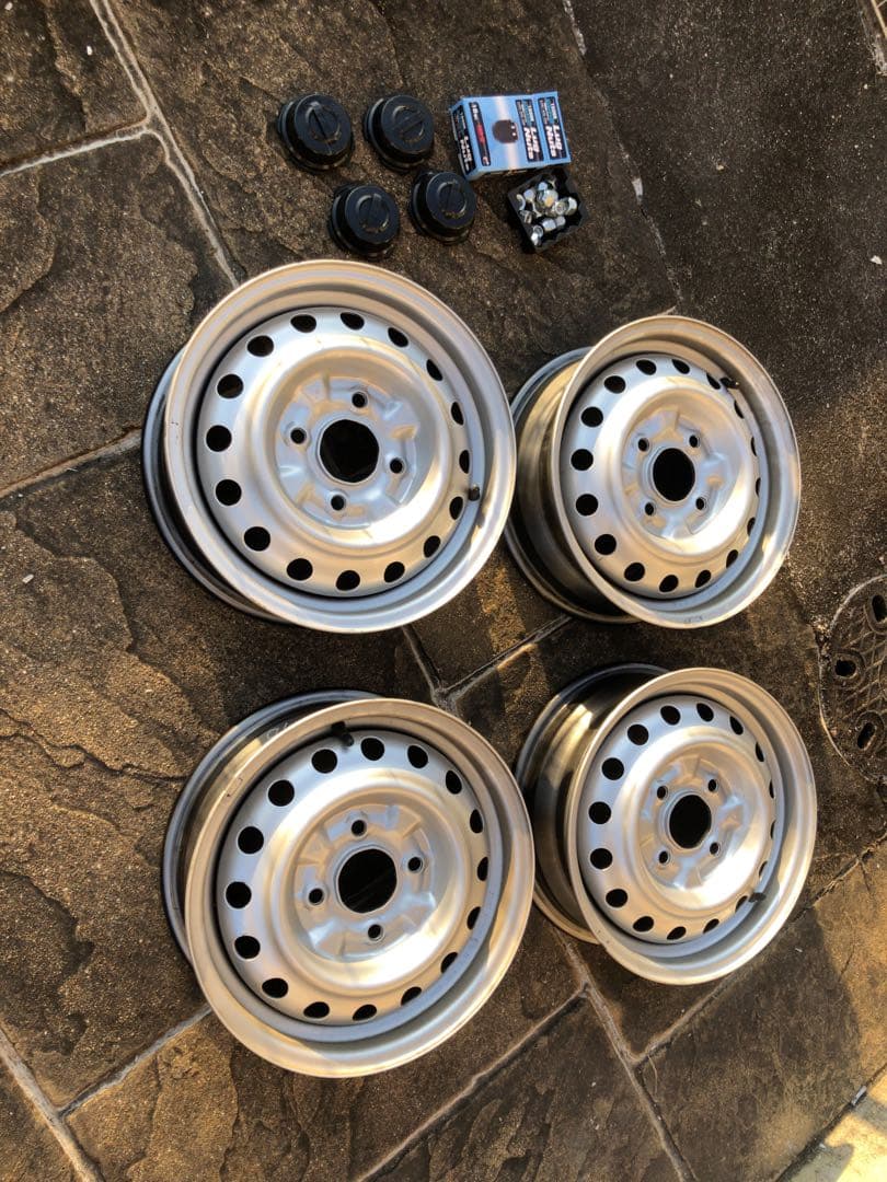 nv200 鉄ホイール　14インチ 4個セット ナット　センターキャップ付き