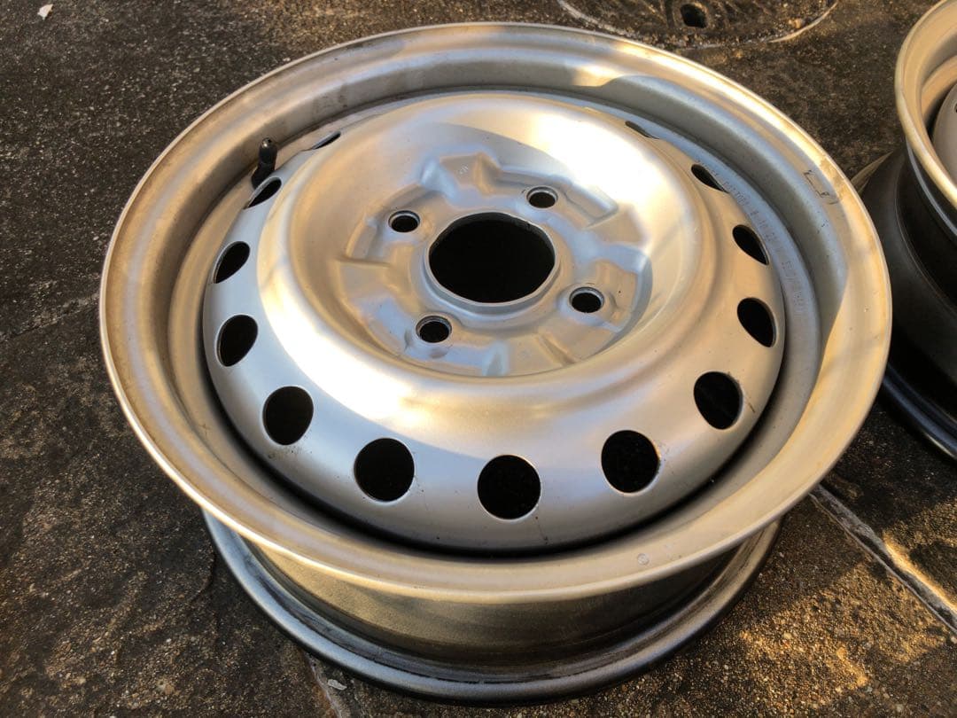 nv200 鉄ホイール　14インチ 4個セット ナット　センターキャップ付き