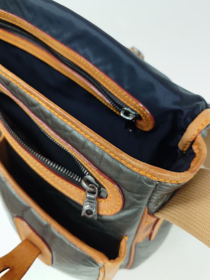 ハンティングワールド【希少】 ショルダーバッグ バチュー・クロス