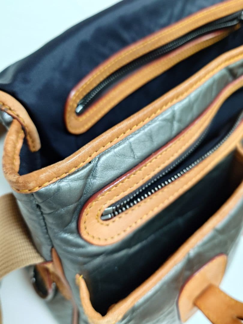 ハンティングワールド【希少】 ショルダーバッグ バチュー・クロス