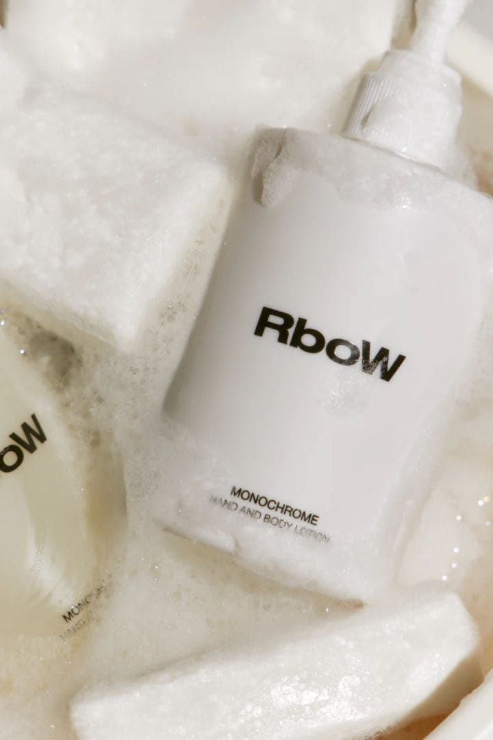 [RboW アールボウ ] ハンド＆ボディローション モノクローム 300mL