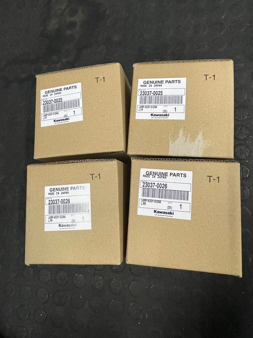 M*k様 ゼファー750用 新品ウインカーセット23037-0025/23037