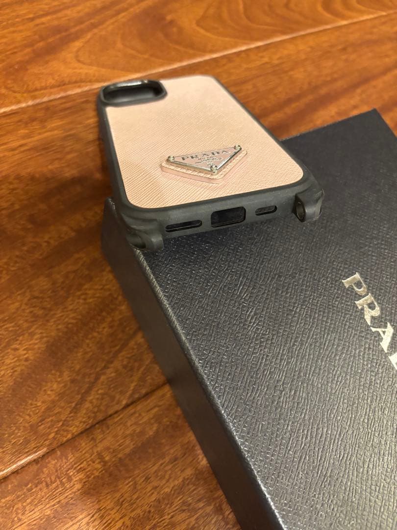 PRADA iPhone15用ケース ピンク