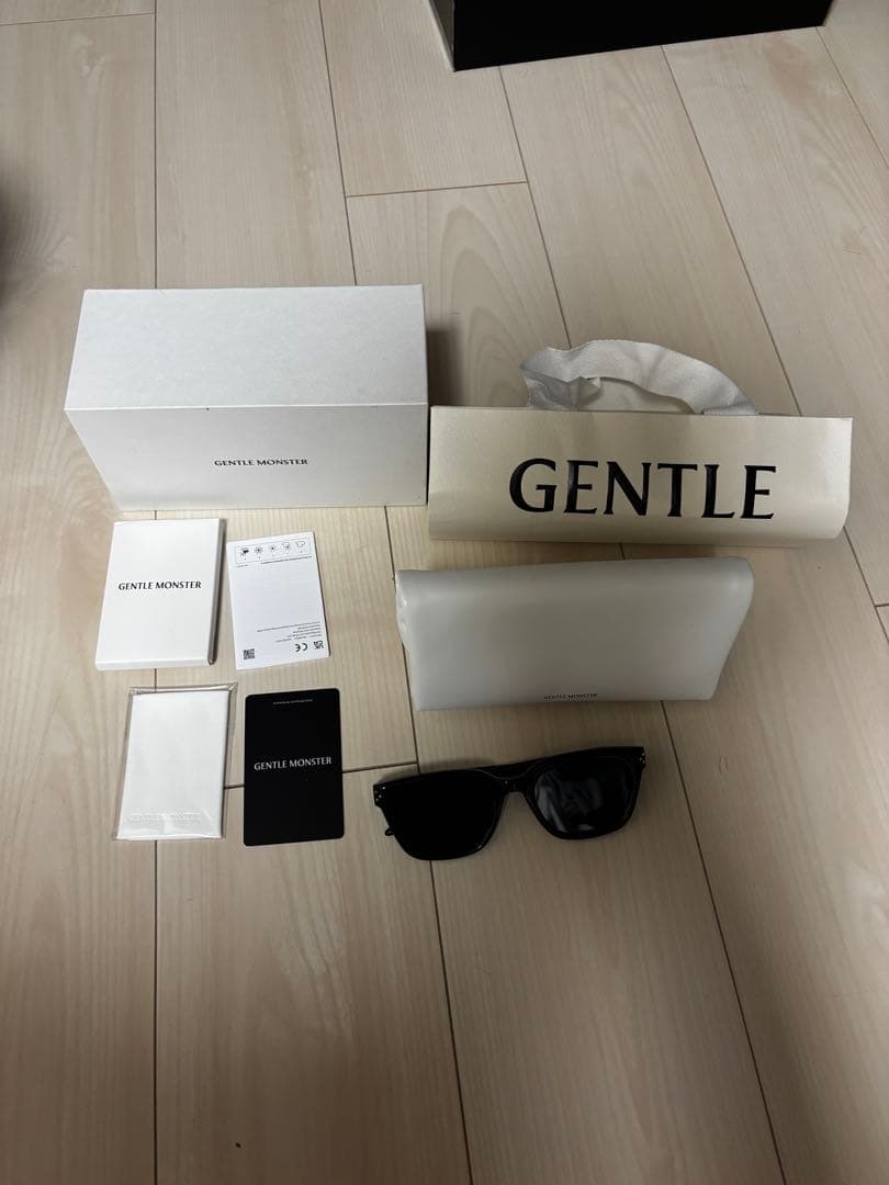 【新品未使用】GENTLE MONSTER HOVO サングラス ブラック