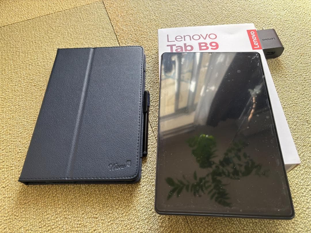 Lenovo Tab B9 カバー付き