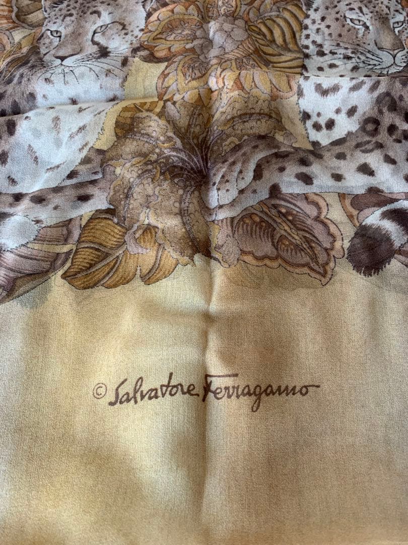 未使用品　サルヴァトーレフェラガモ 豹大判ストールスカーフ　長方形